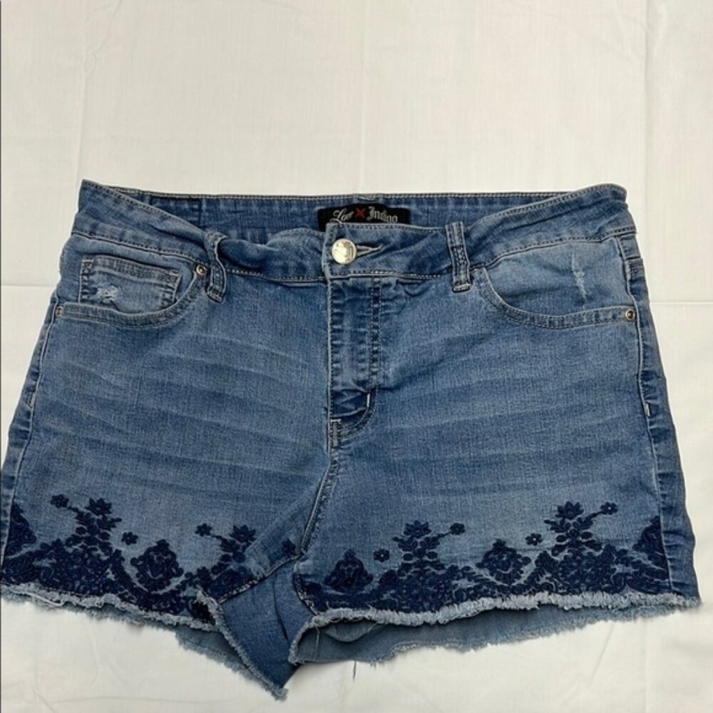 Love indigo blue jean cutoff shorts light wash size 12 distressed embroidered